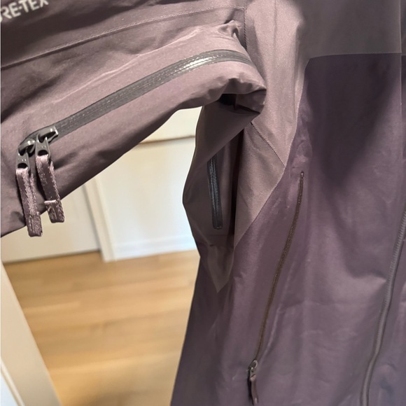 Arc'teryx Women's Ski Shell Jacket - Picture 3 of 13